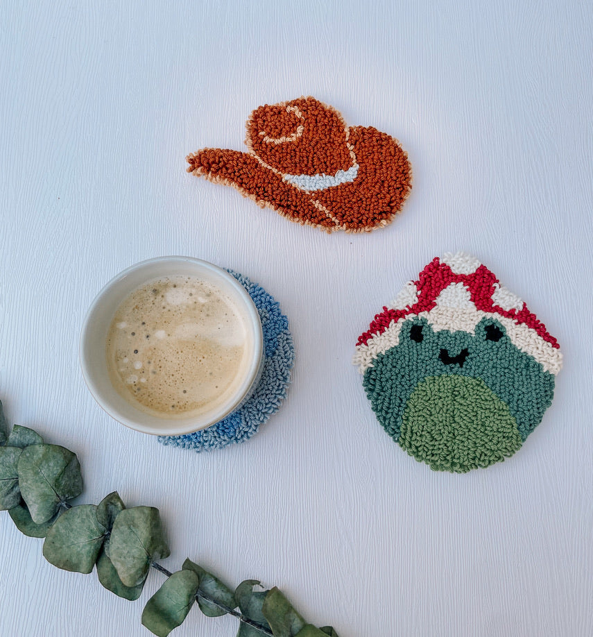 Mug Rug | Tassenteppich Cowboyhut | Frosch mit Pilzhut | Flowers