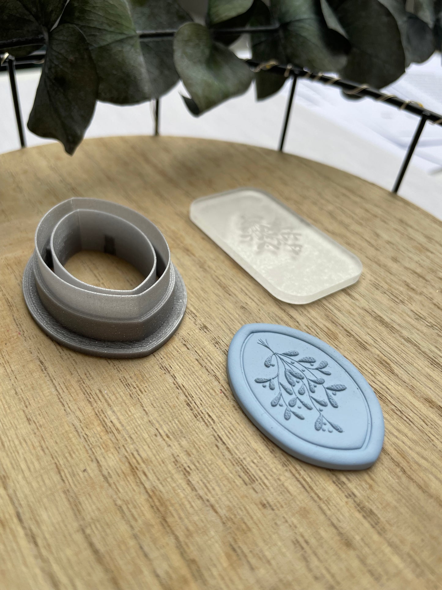Acrylic embossing stamp mistletoe + cutter