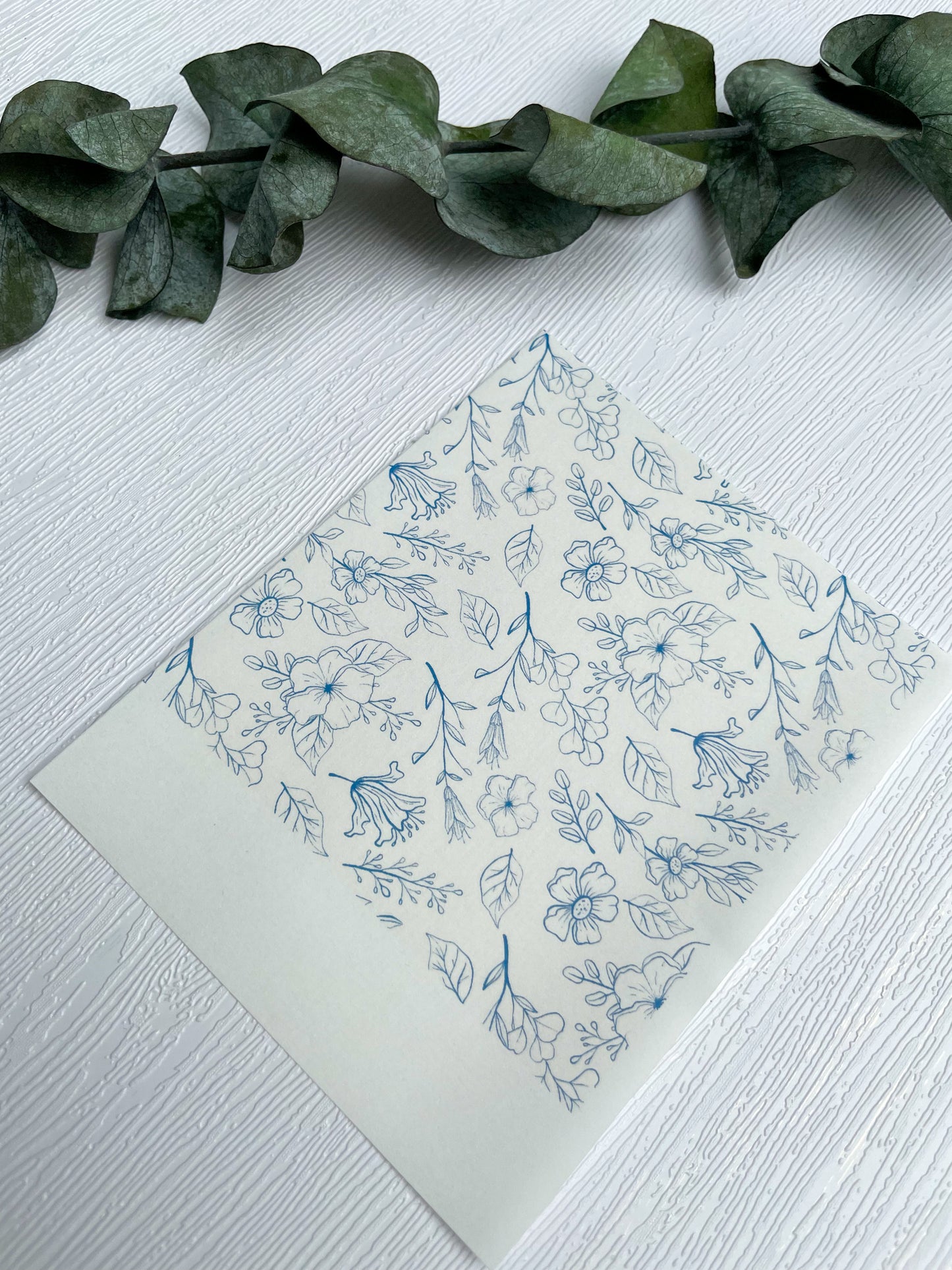Hellblaue Blumen Transferpapier