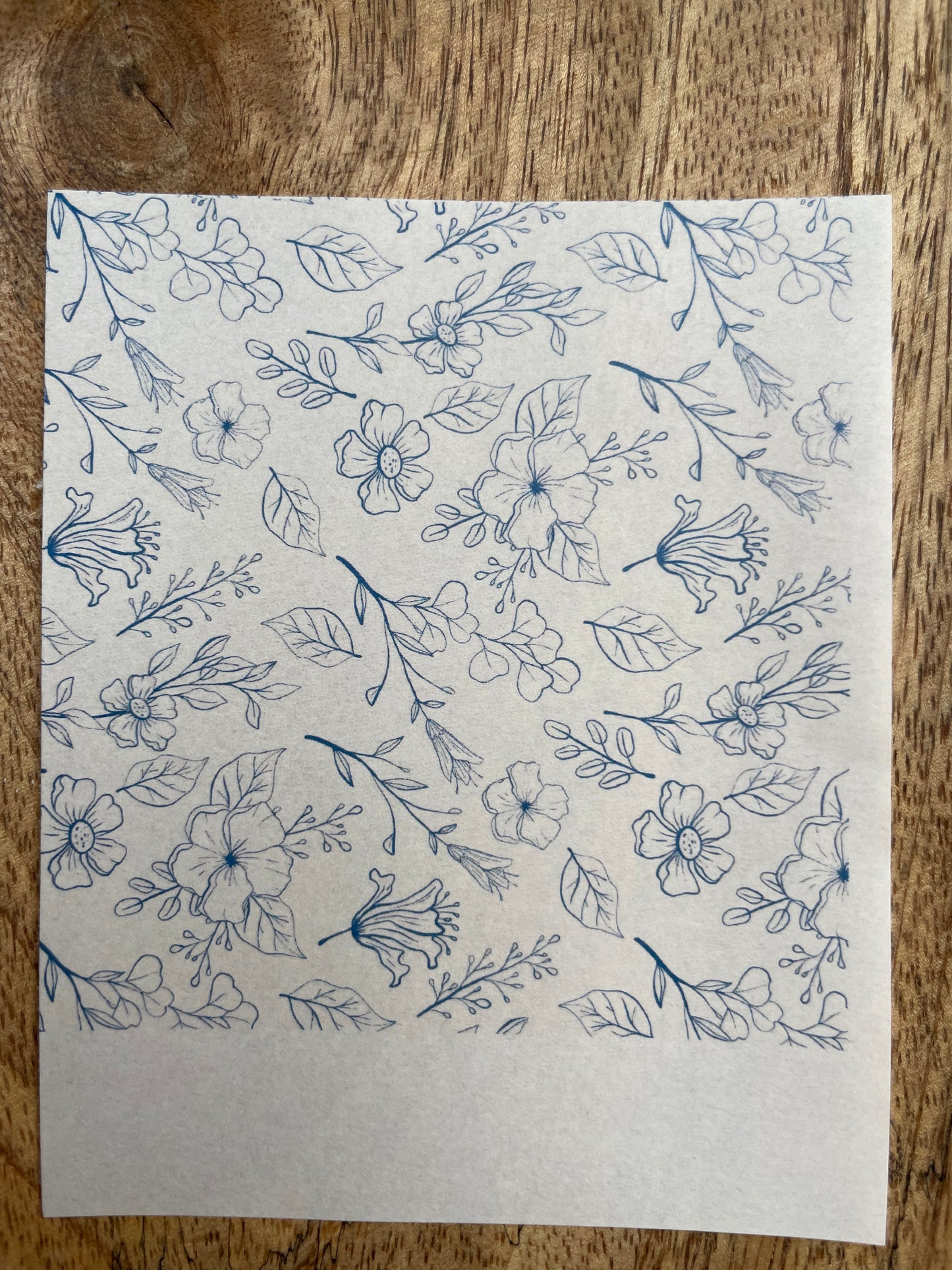 Hellblaue Blumen Transferpapier
