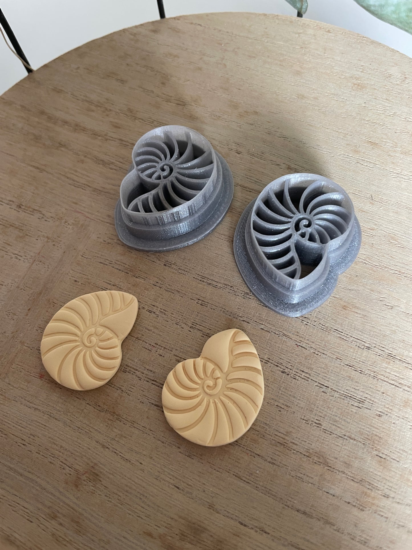 Clay Cutter Curly Shell Fancy