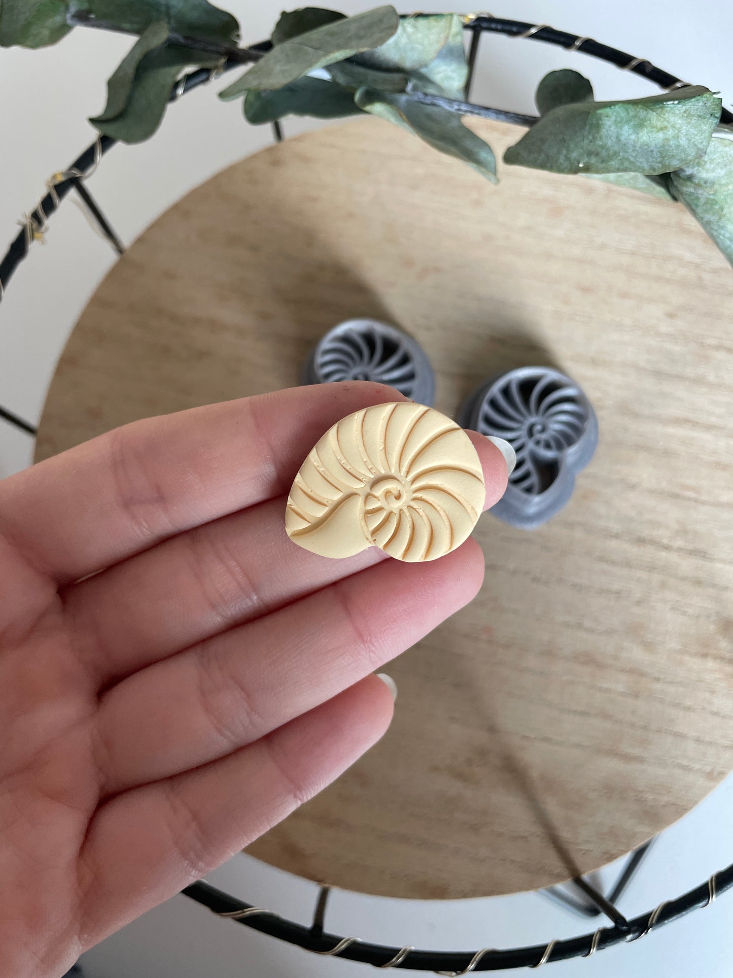 Clay Cutter Curly Shell Fancy