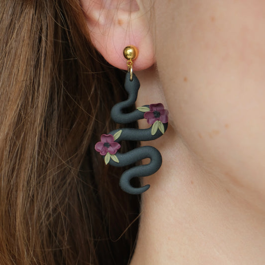 Clay Earrings | Schlange mit Blumen