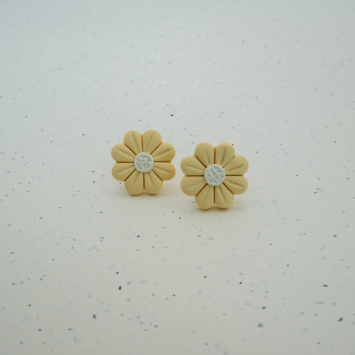 Clay Earrings | Buttergelbe Blumen