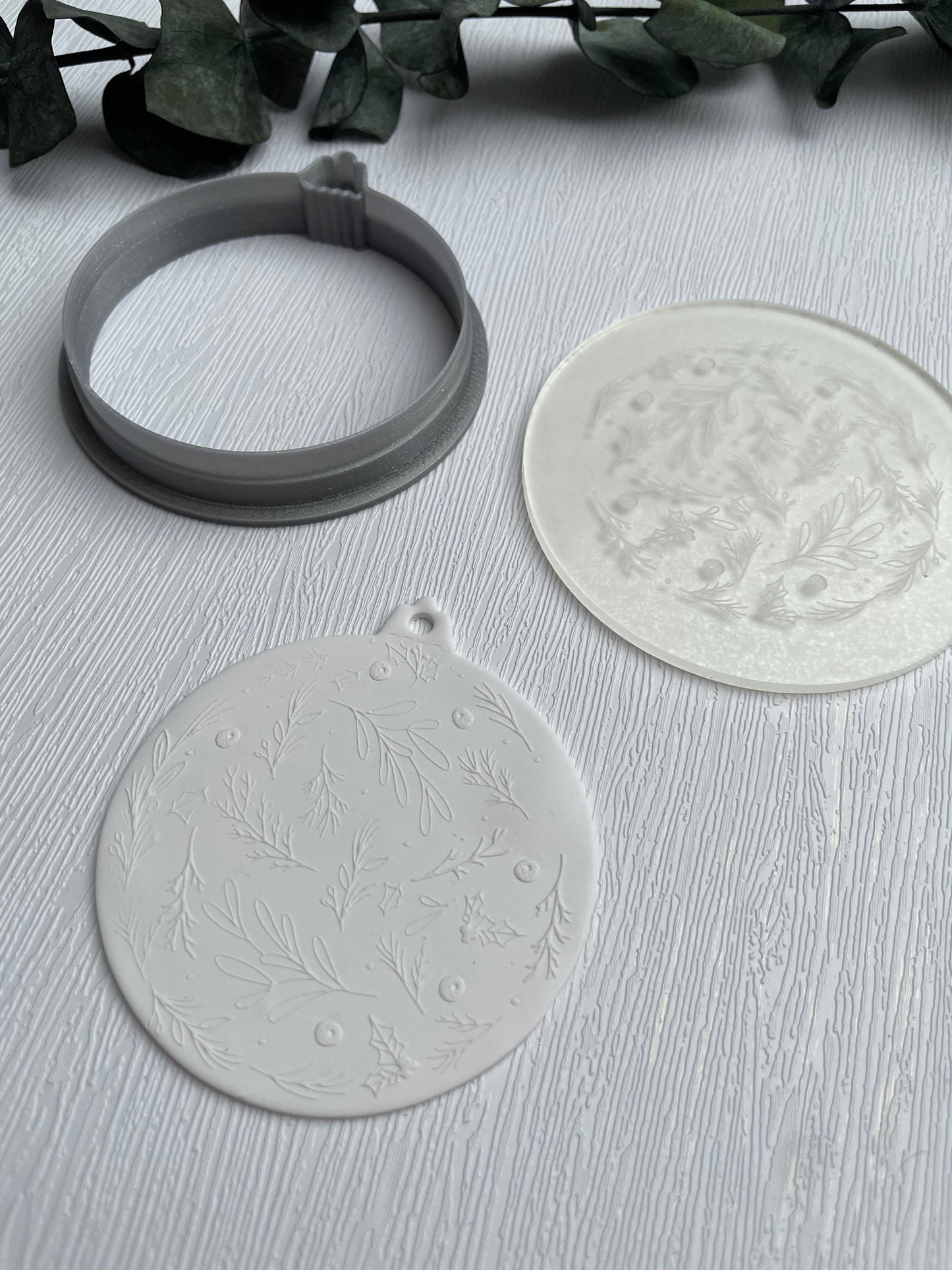 Acrylic embossing stamp ball + cutter