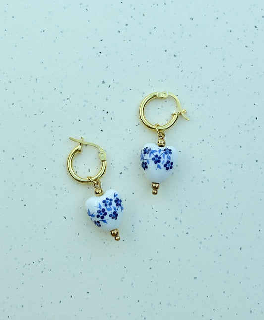 Lightweight Earrings | blaues Blumenmuster