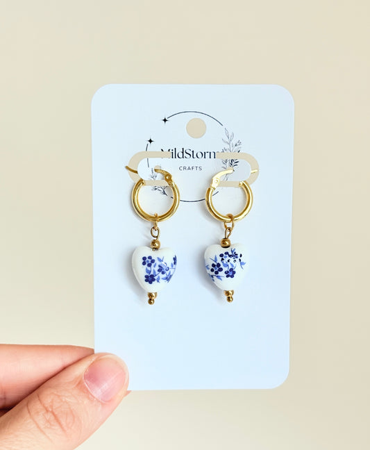 Lightweight Earrings | blaues Blumenmuster