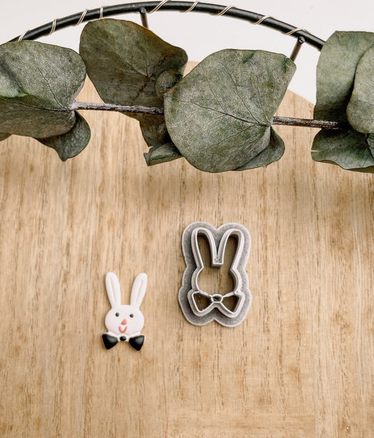 Clay Cutter Hase mit Krawatte