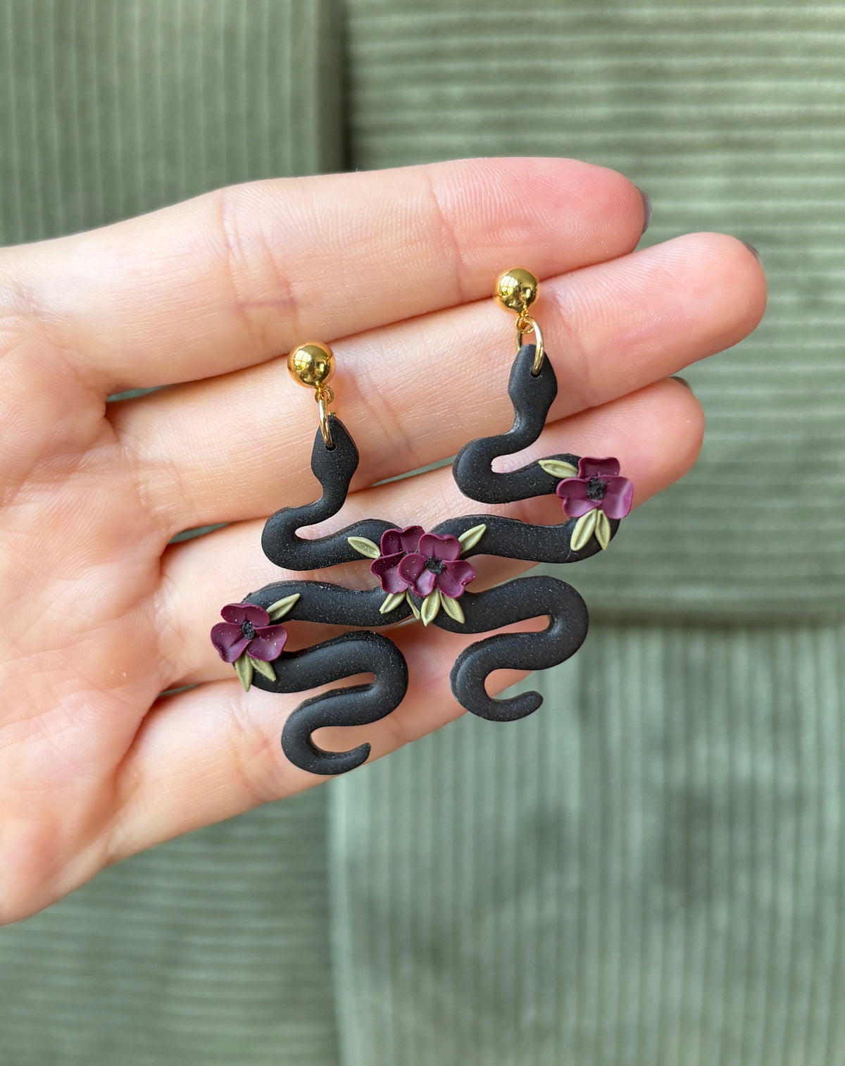 Clay Earrings | Schlange mit Blumen