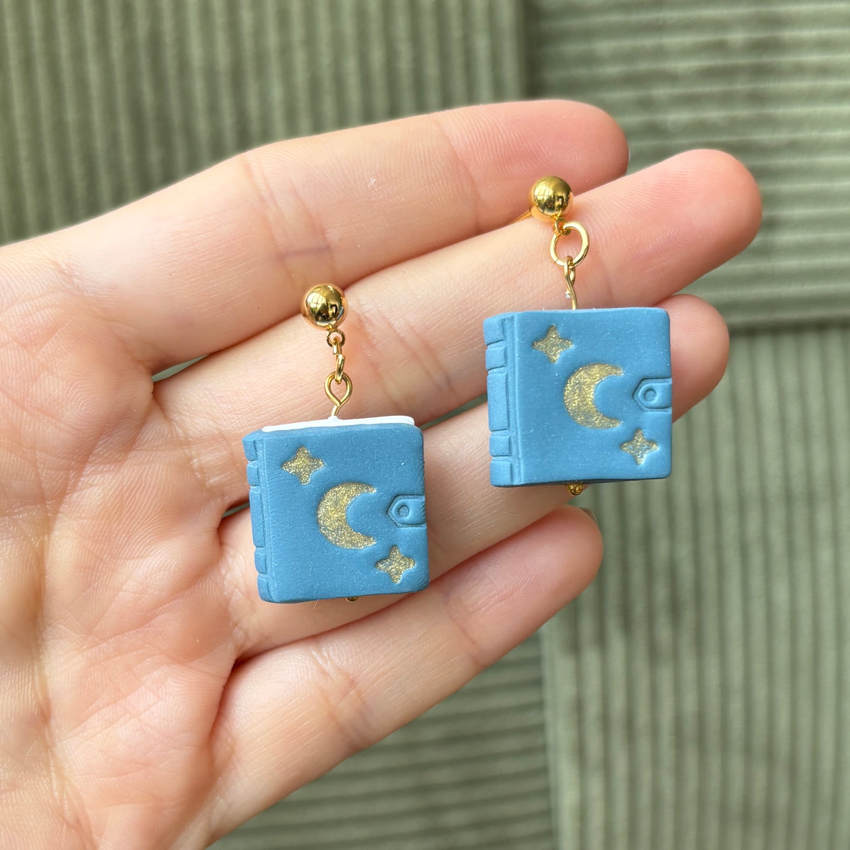 Clay Earrings | Mondbücher
