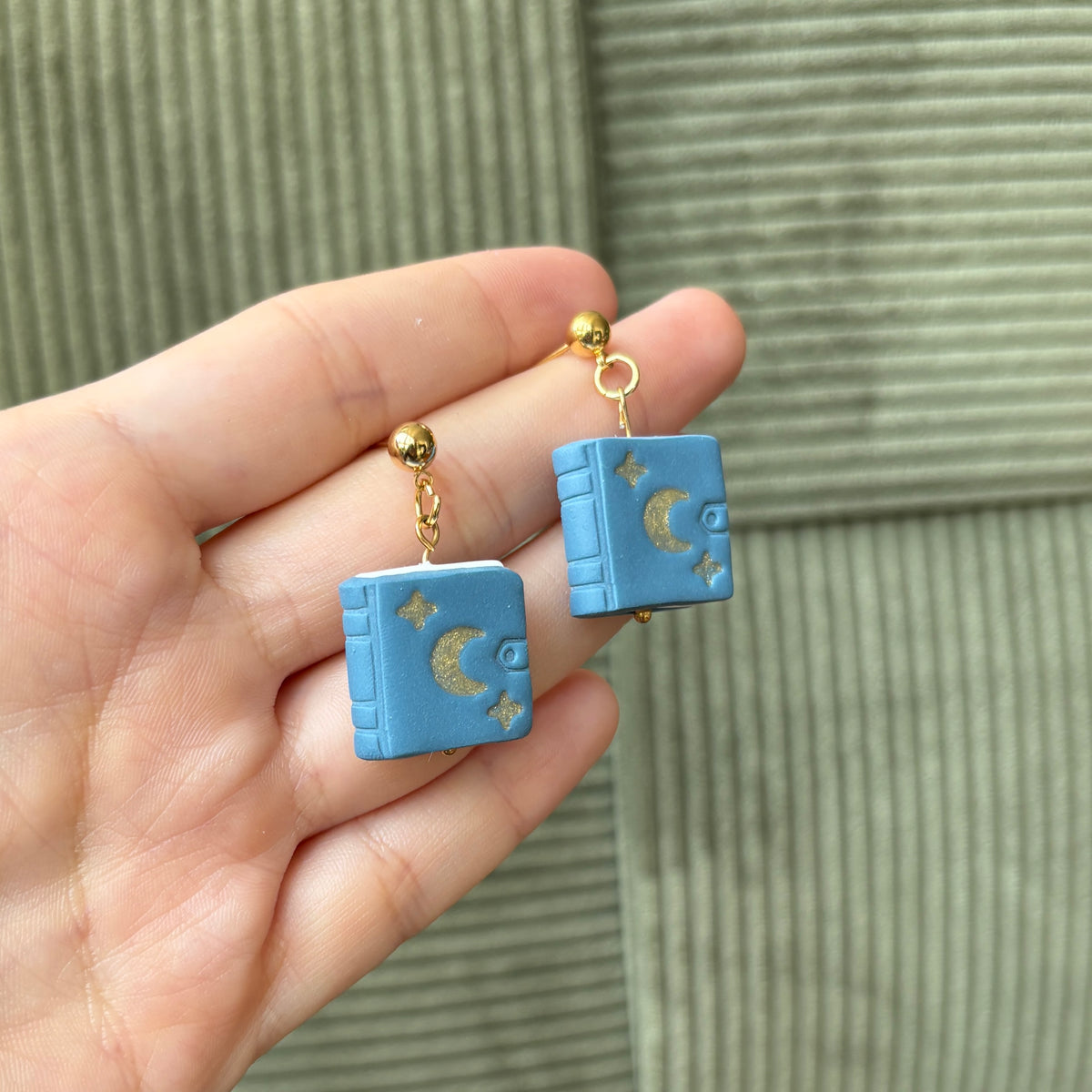 Clay Earrings | Mondbücher