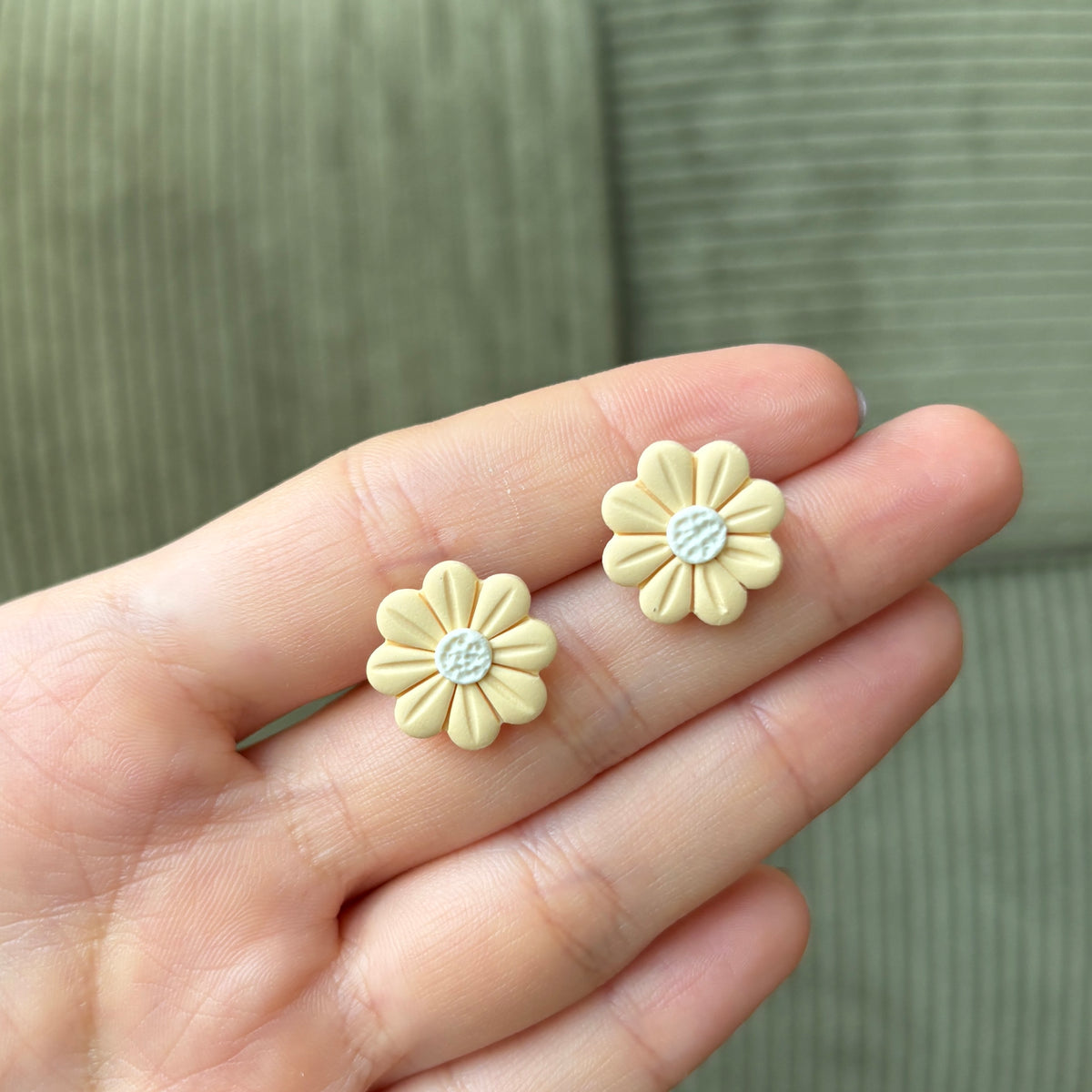 Clay Earrings | Buttergelbe Blumen