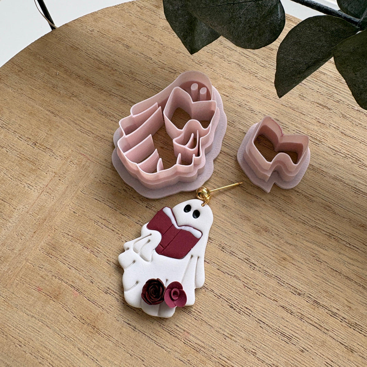 Polymerclay Cutter Geist mit Buch